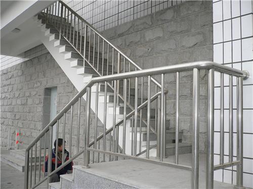 别墅复式楼梯wb官网栏杆扶手管